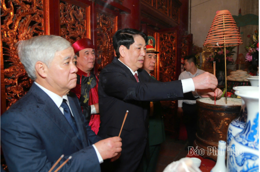 Chủ tịch nước Lương Cường dâng hương tưởng niệm các Vua Hùng