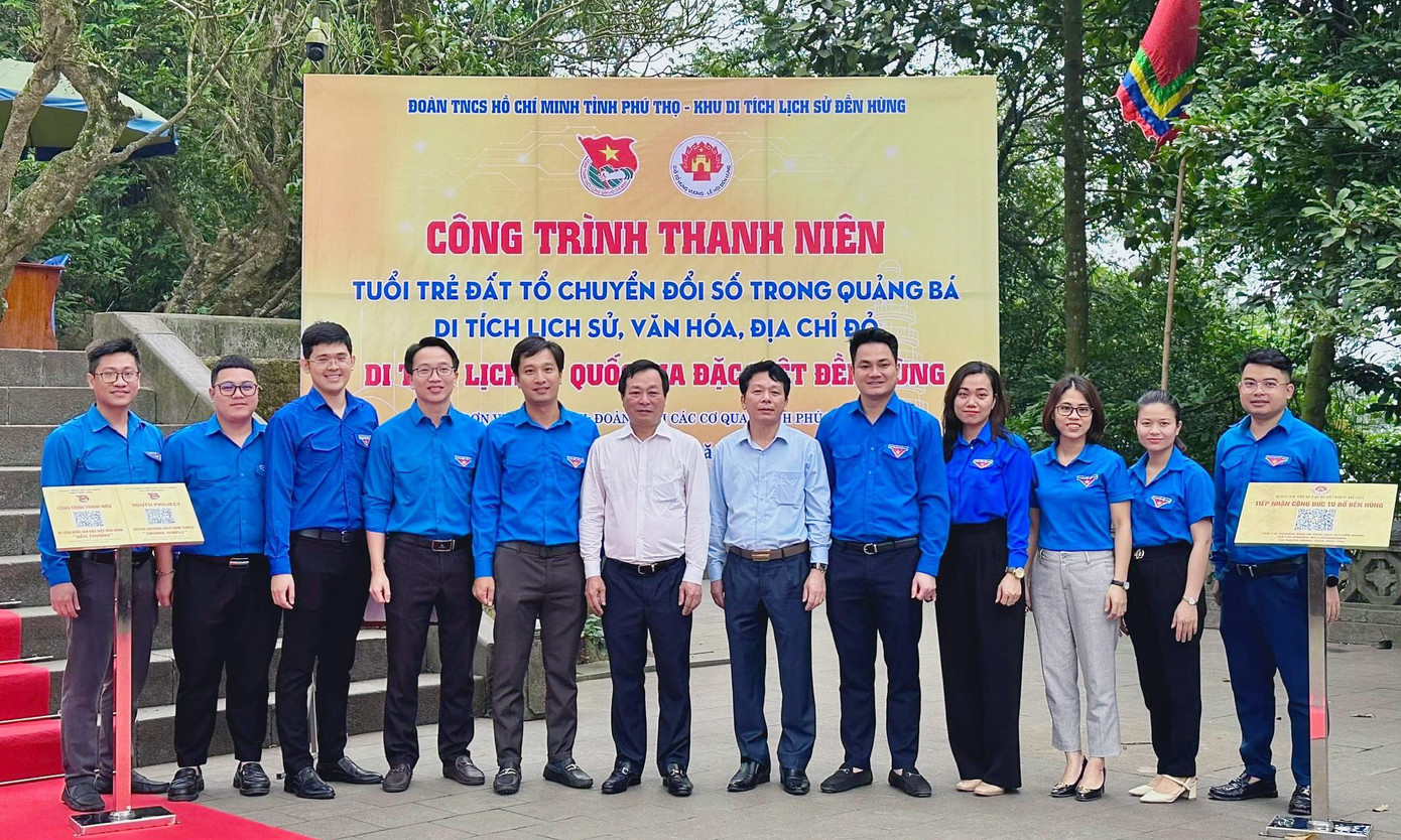 Chuyển đổi số ở Đền Hùng: Mã QR kết nối Di sản với du khách