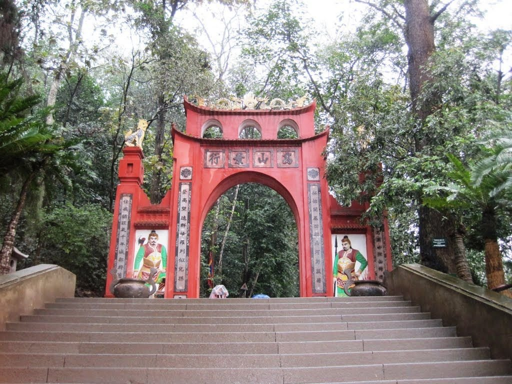 Cổng Đền Hùng