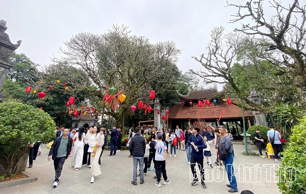 Đền Hùng đón hàng vạn lượt du khách dịp Tết Nguyên Đán Bính Ngọ 2026