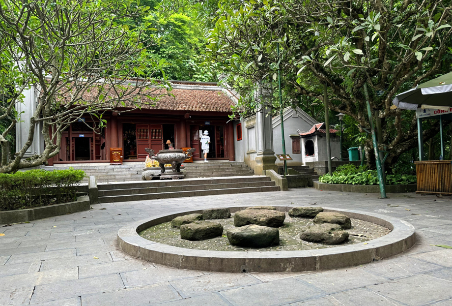 Đền Trung