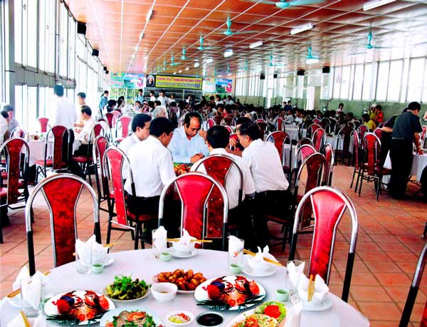 Dịch vụ ăn uống, giải khát tại Đền Hùng