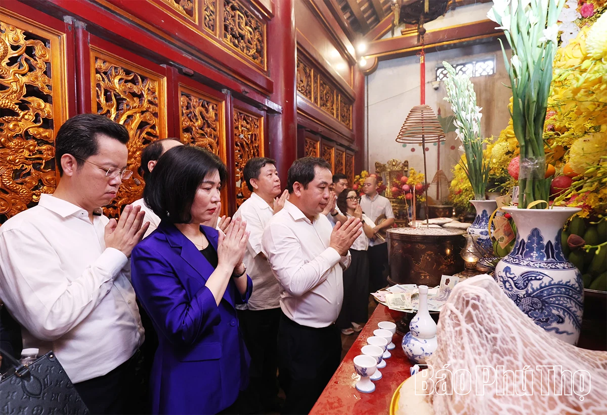 Đoàn Lãnh Đạo Thành Phố Hà Nội Dâng Hương Tri Ân Các Vua Hùng Tại Đền Hùng