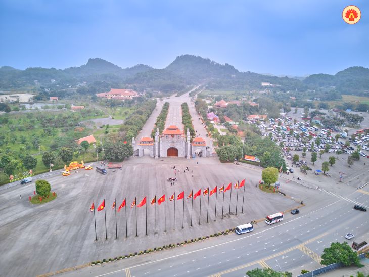 Hơn 60.000 lượt khách về dâng hương tại Đền Hùng trong 3 ngày đầu Lễ hội