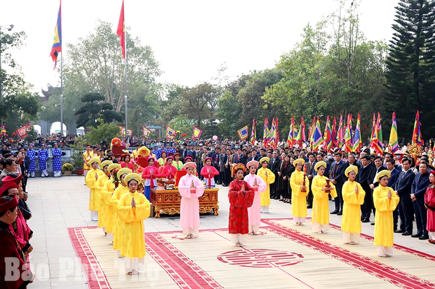 Lễ dâng hương tưởng niệm Tổ Mẫu Âu Cơ tại đền thờ tổ mẫu Âu Cơ - Khu di tích lịch sử đền Hùng