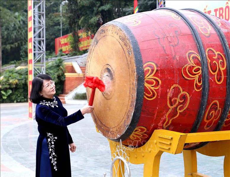 Phó Chủ tịch nước phát động Tết trồng cây tại Đền Hùng