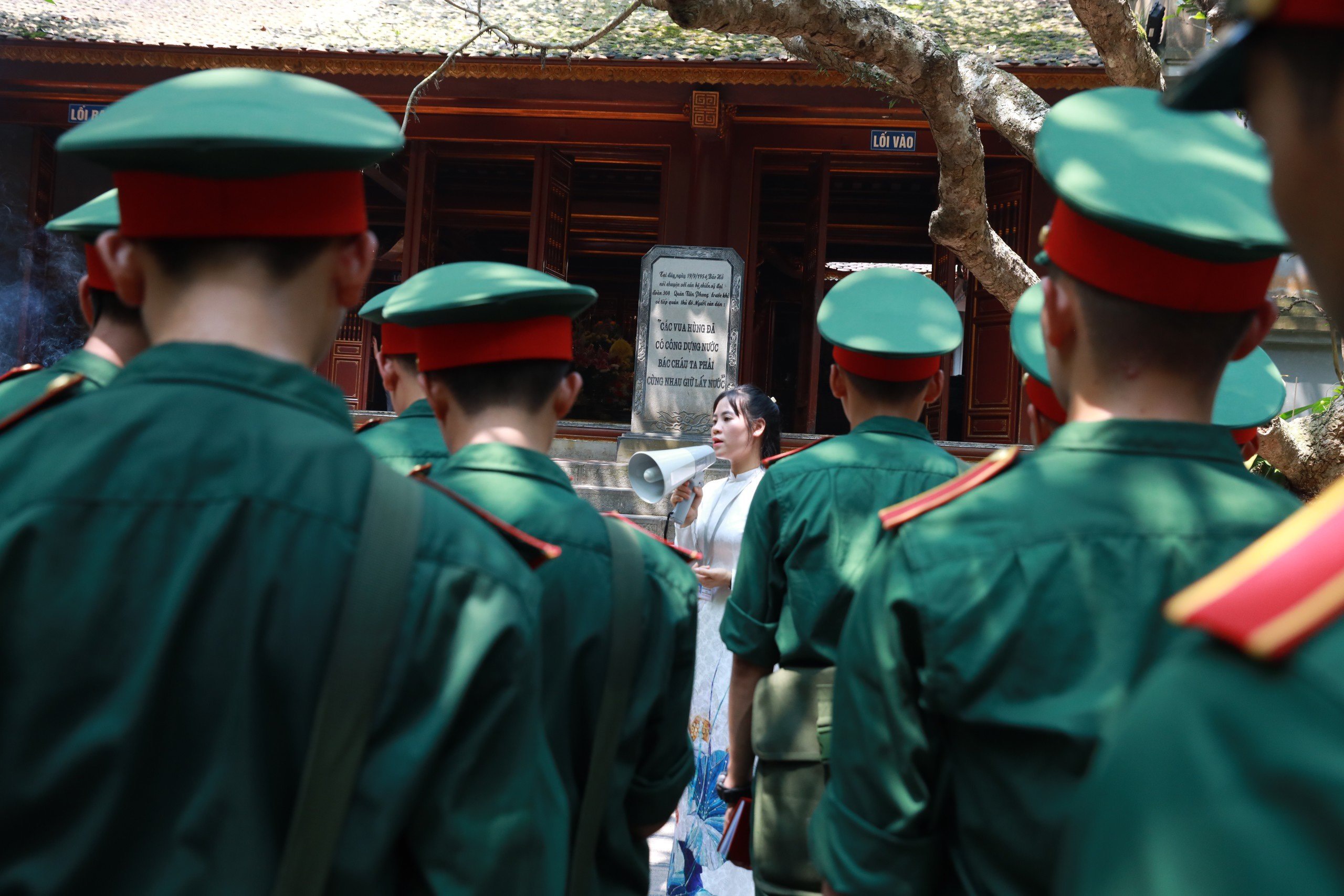 Tham quan, học tập tại khu di tích lịch sử đền hùng: đưa kiến thức từ di sản vào giảng đường quân đội