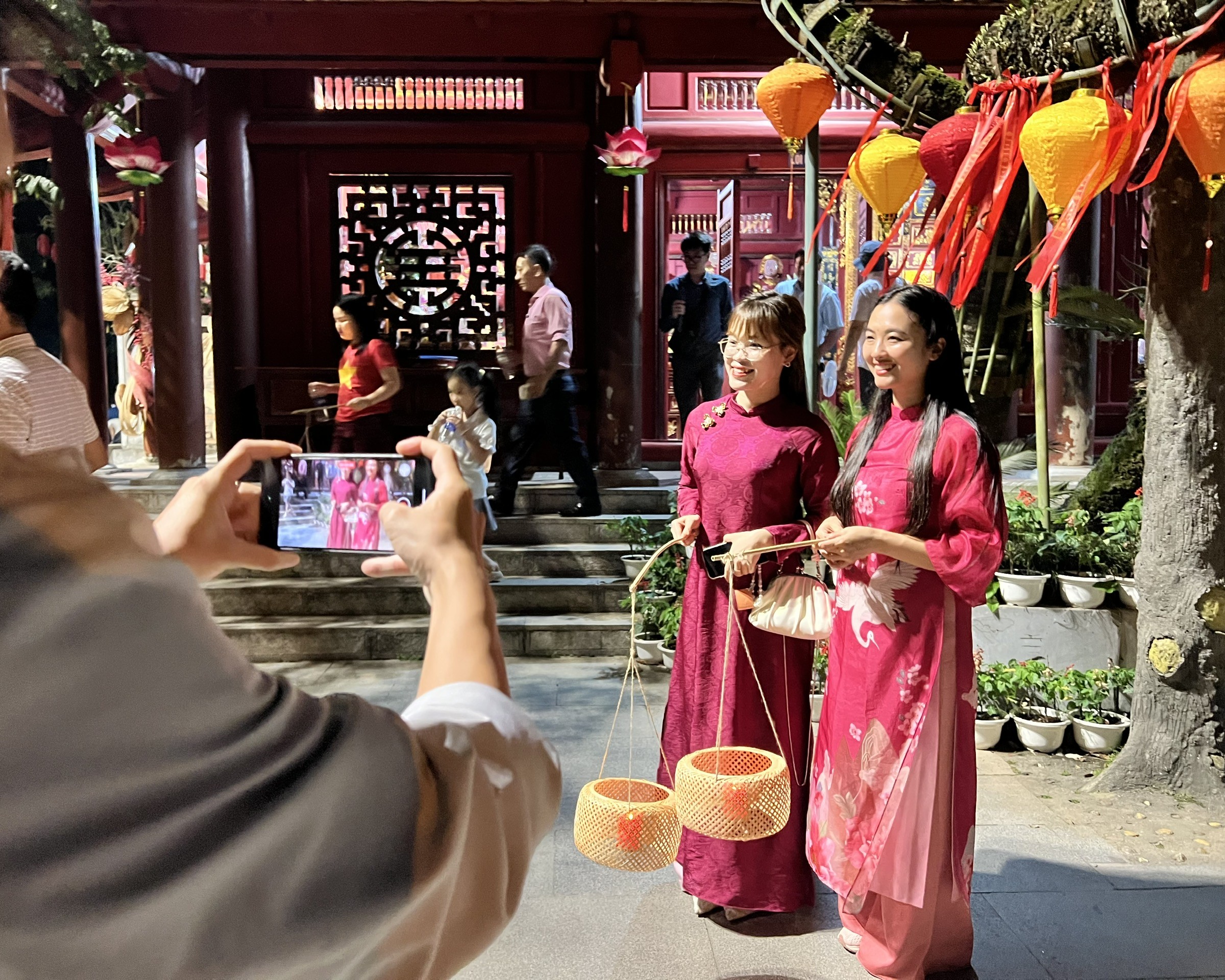 Trải nghiệm tour đêm “Đền Hùng lung linh nguồn cội”: Khi di sản thắp sáng giữa trời đêm Đất Tổ