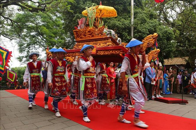 Trang nghiêm dâng hương tưởng niệm các Vua Hùng