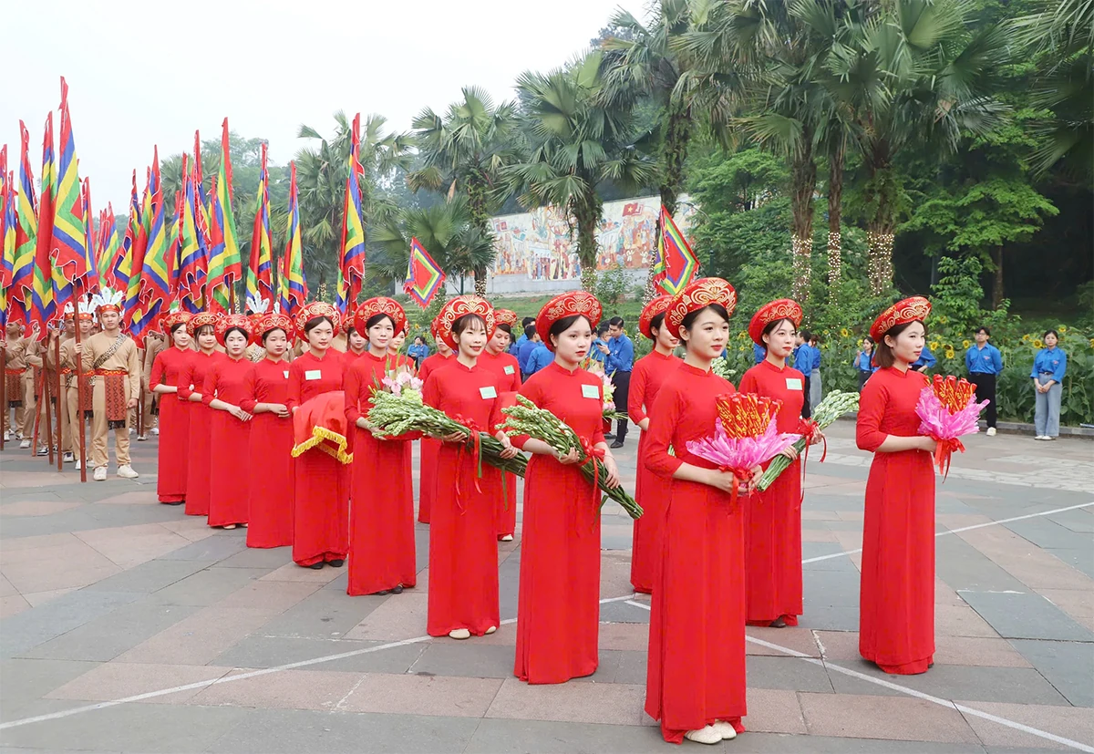 Trang trọng đón các đoàn đại biểu về dự Lễ Giỗ Tổ Hùng Vương tại Đền Hùng